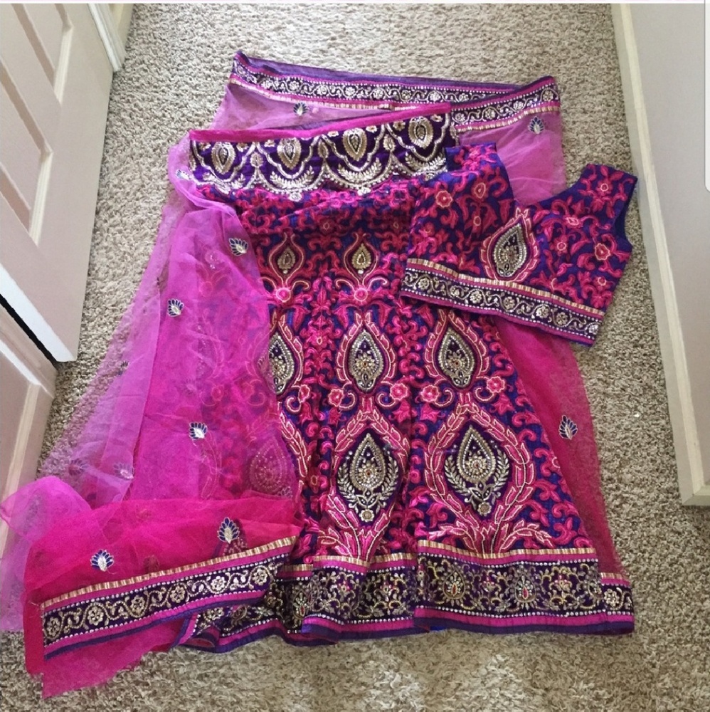 🍇🥂😍 Bollywood saree worn once.
